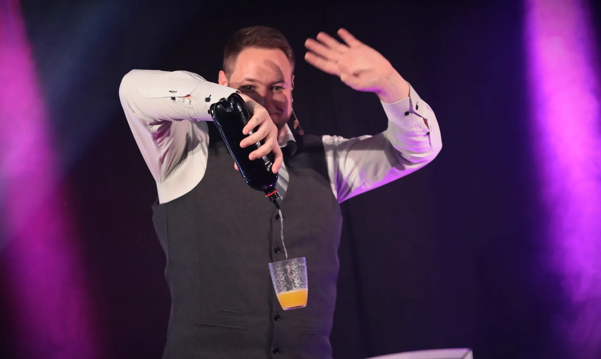 Jeff Airson lors d’un spectacle de magie